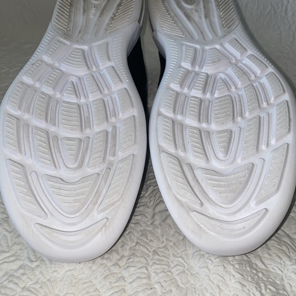 Nike\'s Air Max Axis main image 10